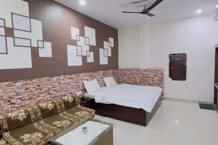Room 5 of 10