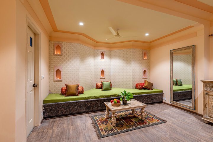 Room 4 of 33