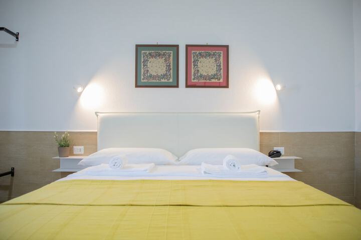 Room 6 of 34