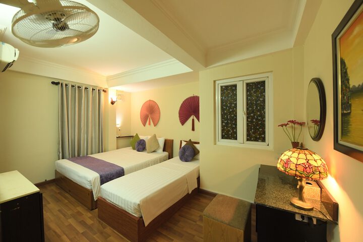 Room 10 of 30