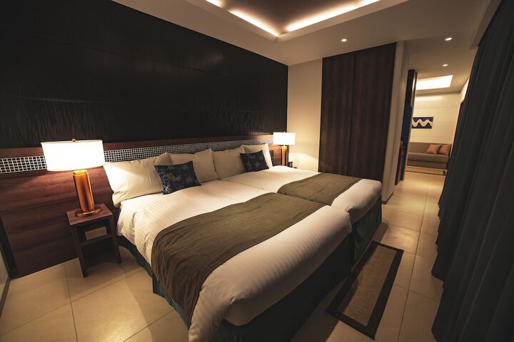 Room 5 of 90