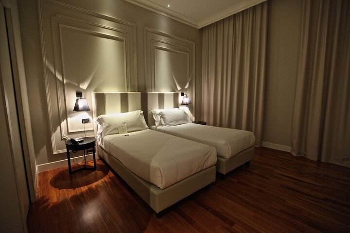 Room 12 of 90