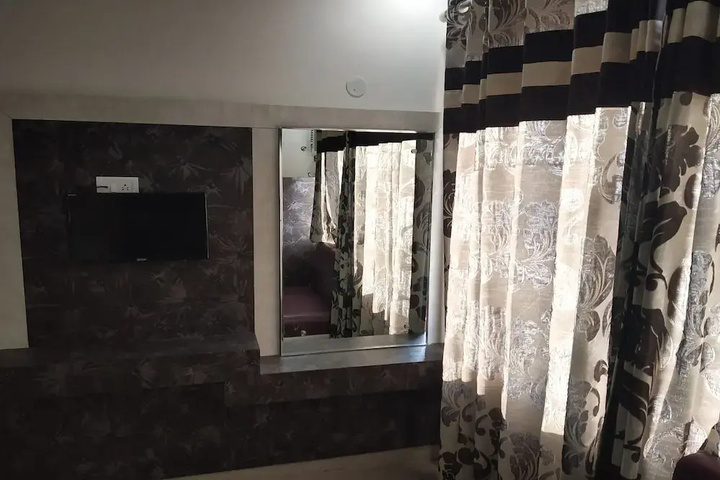 Room 7 of 13