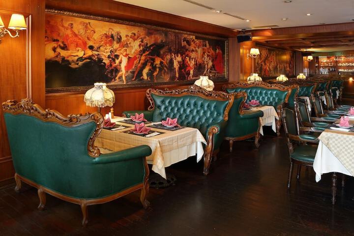 Dining 37 of 45