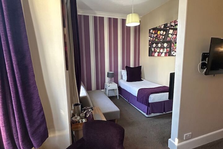 Room 48 of 193