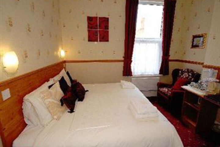 Room 5 of 7