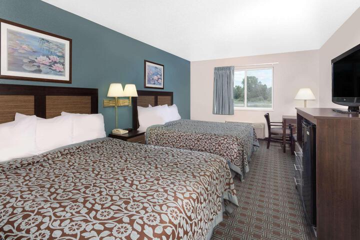 2 Queen Beds (4 of 9)