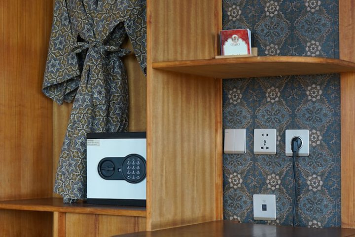Room 12 of 50