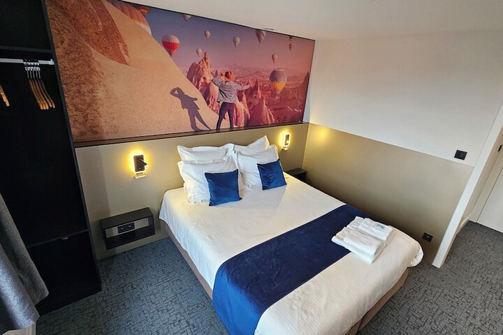 Room 10 of 37