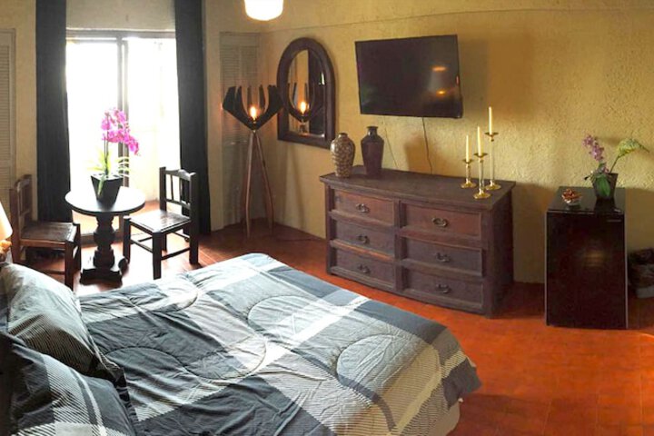 Room 4 of 13
