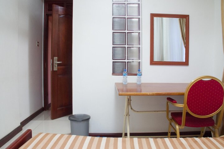 Room 23 of 32