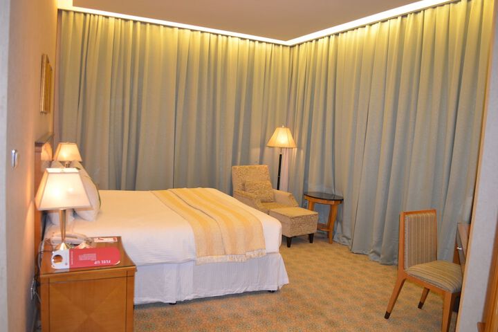 Room 10 of 48