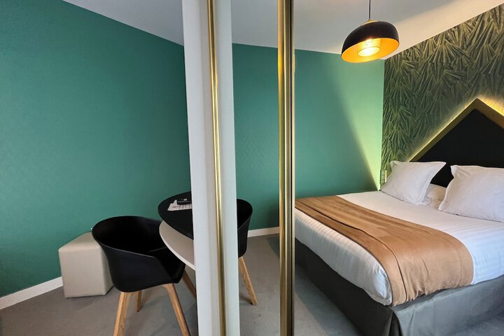 Room 38 of 62