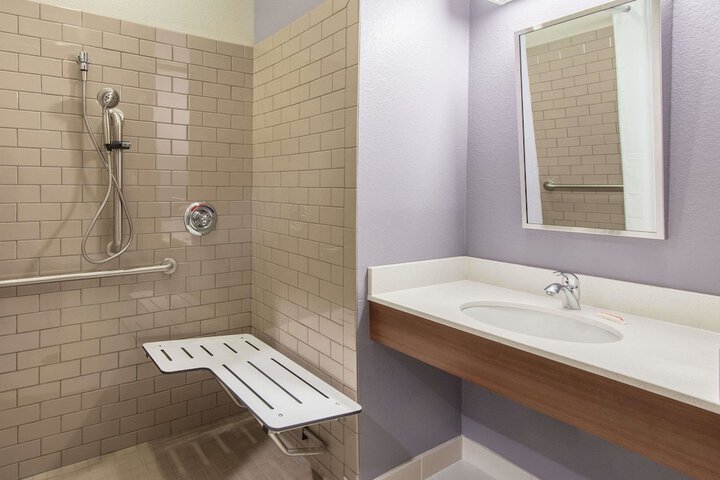 2 Queen Beds Mobility Accessible (9 of 11)