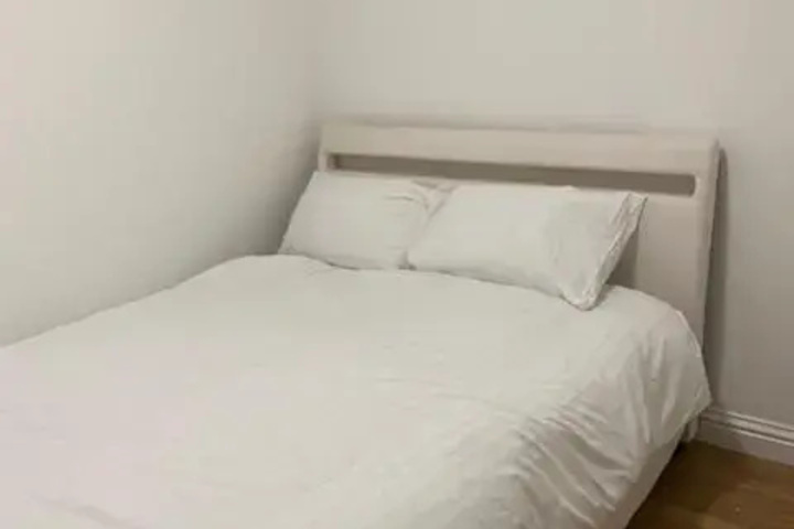 Room 4 of 15