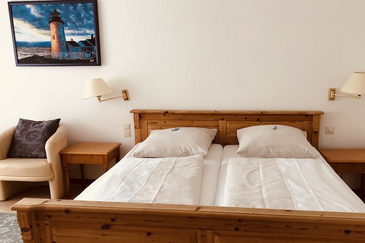 Room 2 of 27