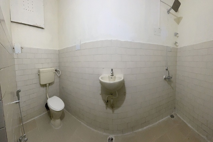 Room 9 of 13