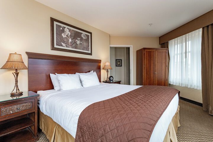 Executive King Bed (8 of 37)