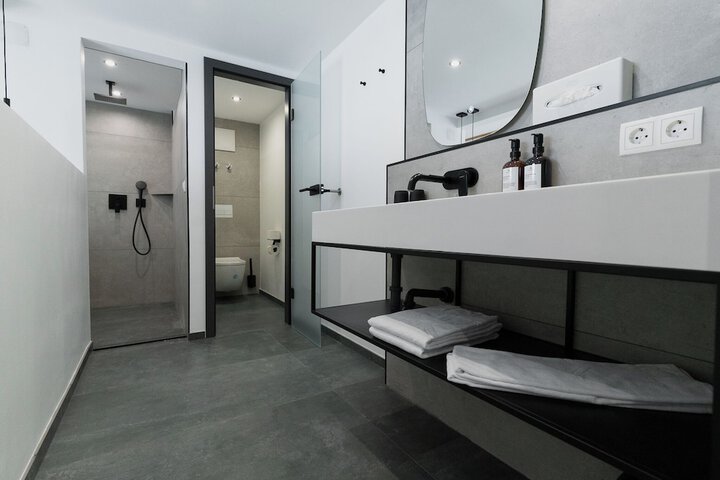 Room 57 of 77