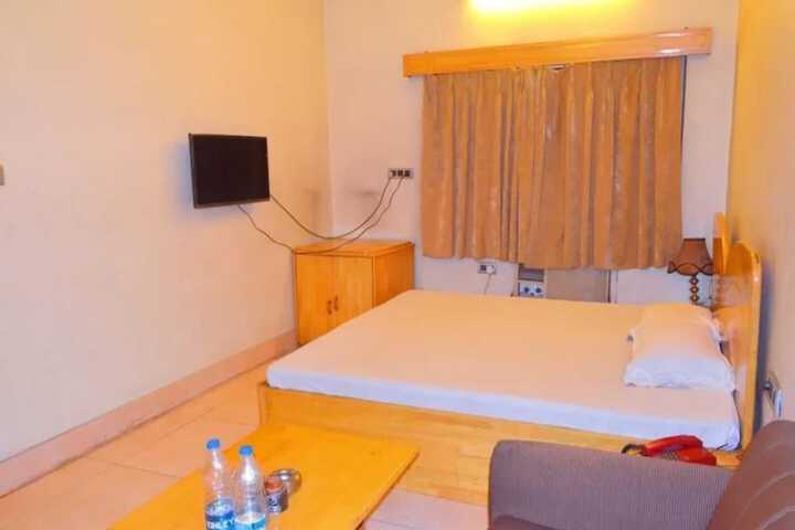 Room 5 of 14