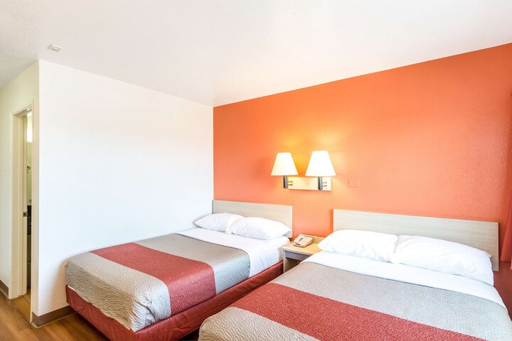Double Accessible Queen Size Bed (6 of 6)