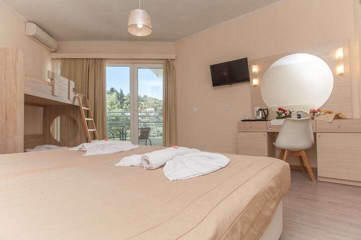 Room 14 of 26