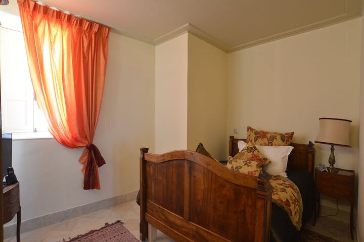 Room 9 of 42