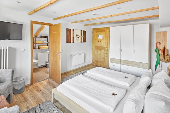 Room 6 of 56