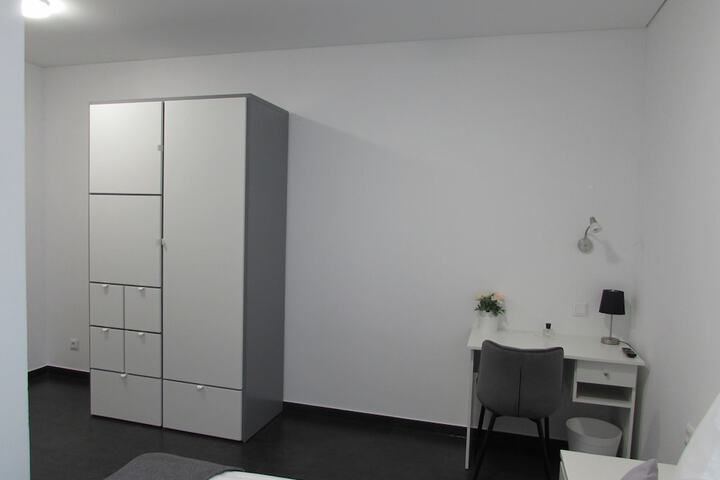 Room 8 of 11