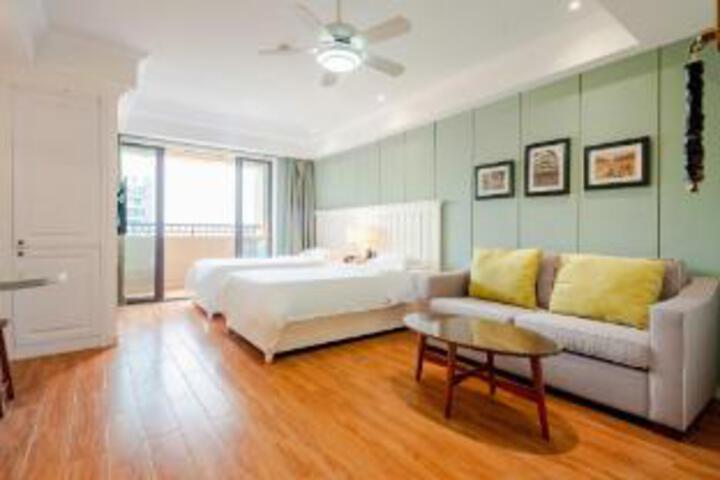 Room 8 of 10