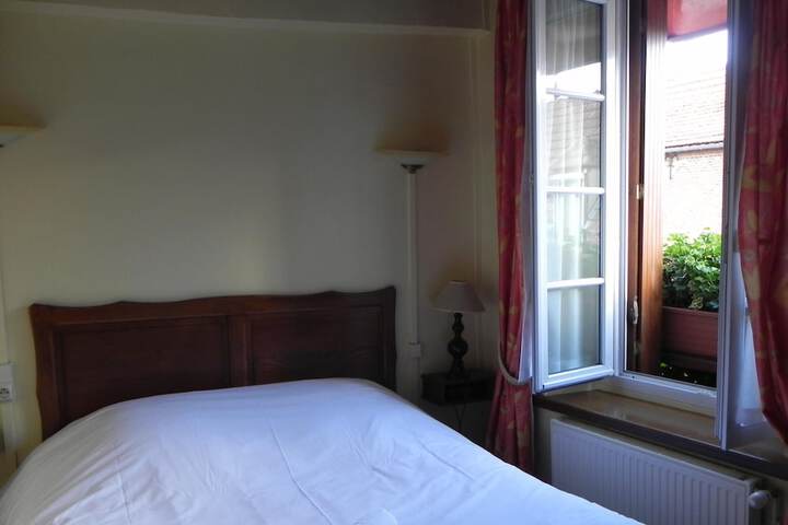 Room 4 of 7