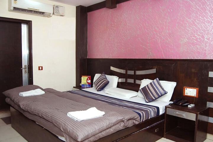 Room 17 of 35