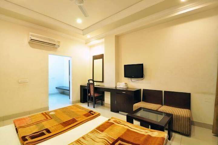 Room 6 of 19