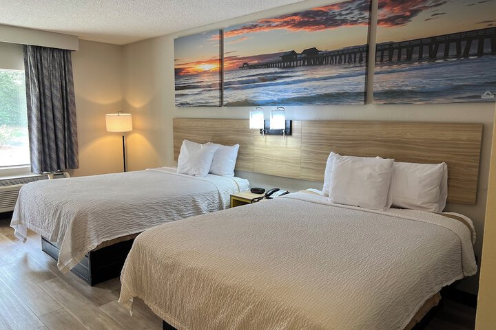 1 Queen Bed (15 of 21)