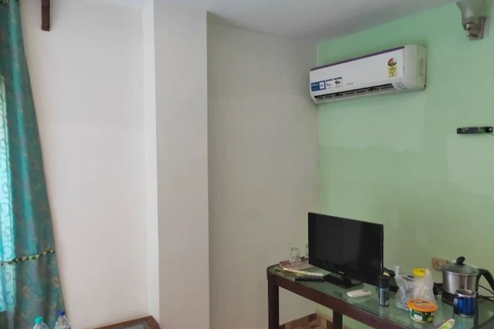 Room 9 of 37