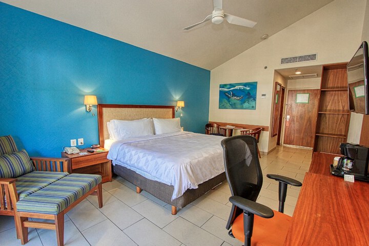 Room 8 of 72
