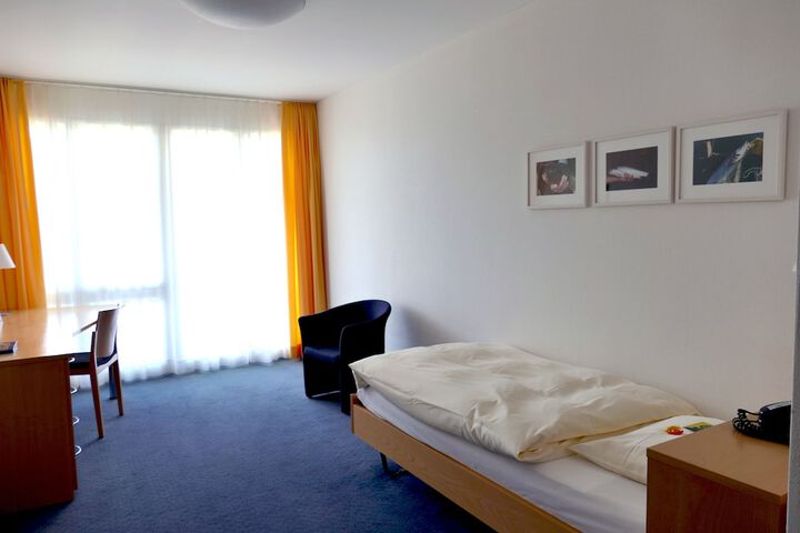 Room 9 of 40
