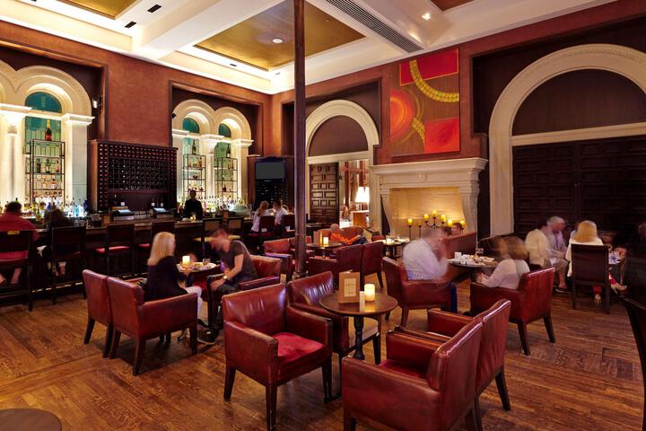 Lounge 18 of 153