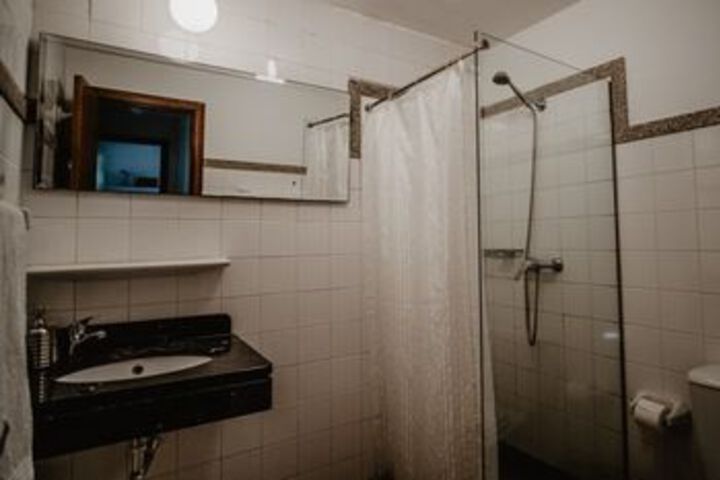 Room 8 of 80