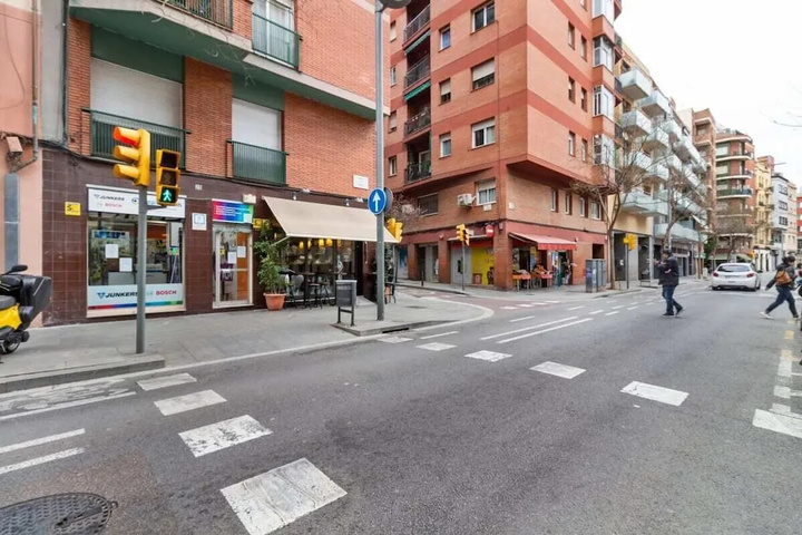 Image of Cozy 3bed Flat With Balcony Close to Plaza España