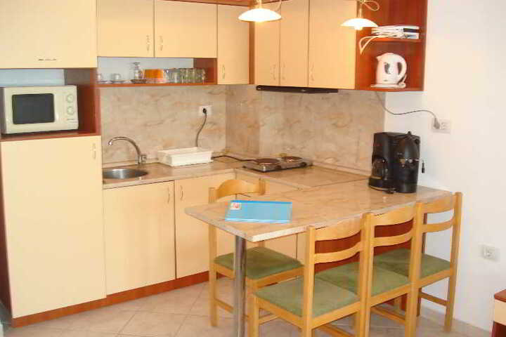 Room 6 of 10