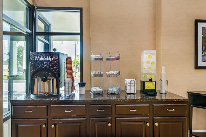 Breakfast/Coffee Service 76 of 92