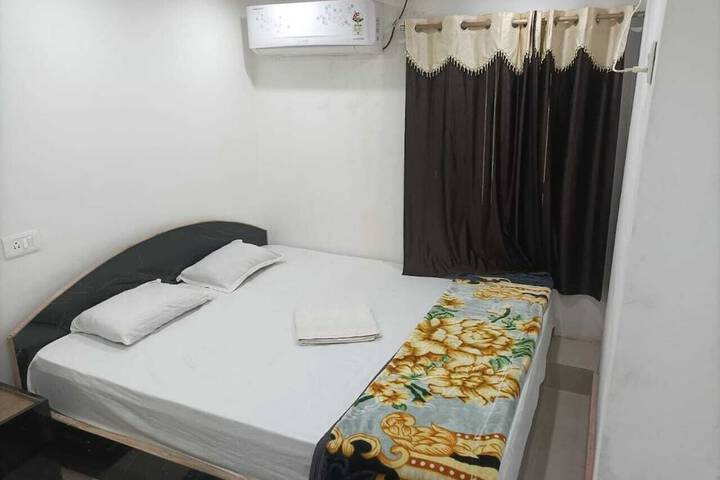 Room 3 of 7