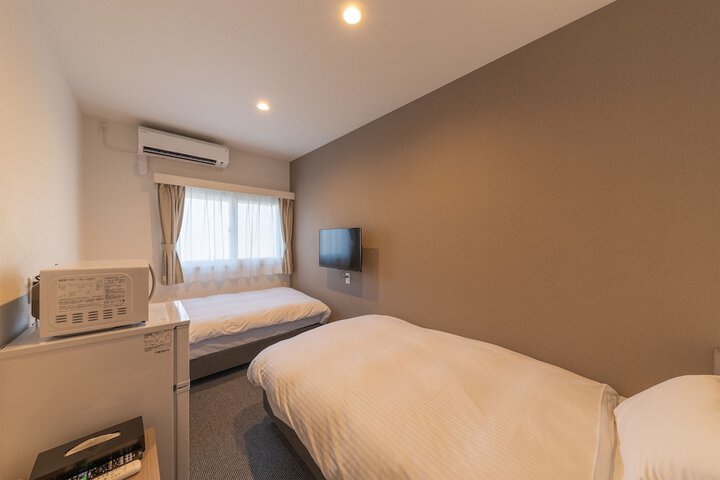 Room 4 of 17