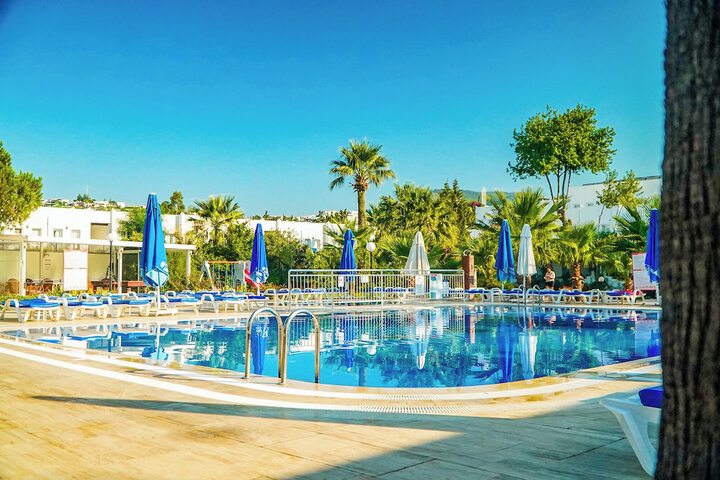 Pool Hotel