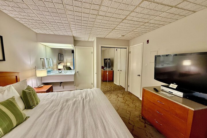Room 4 of 12