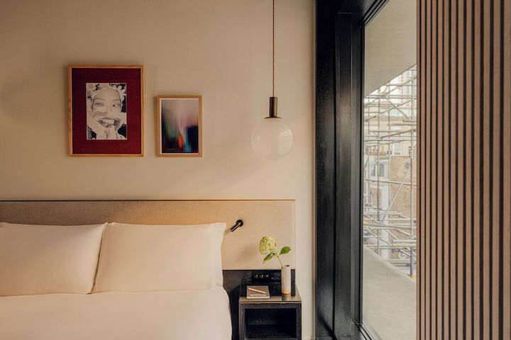 Room 26 of 102
