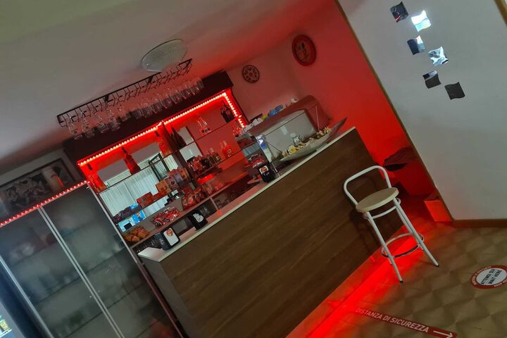 Lounge 33 of 45