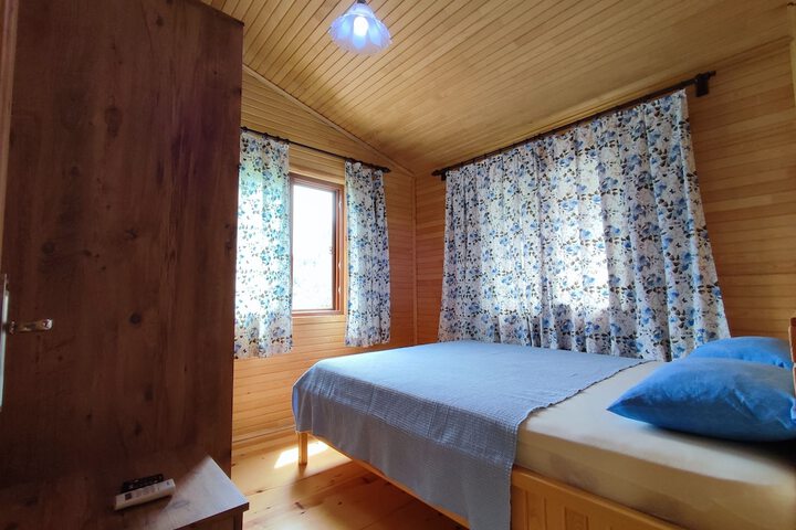 Room 4 of 18