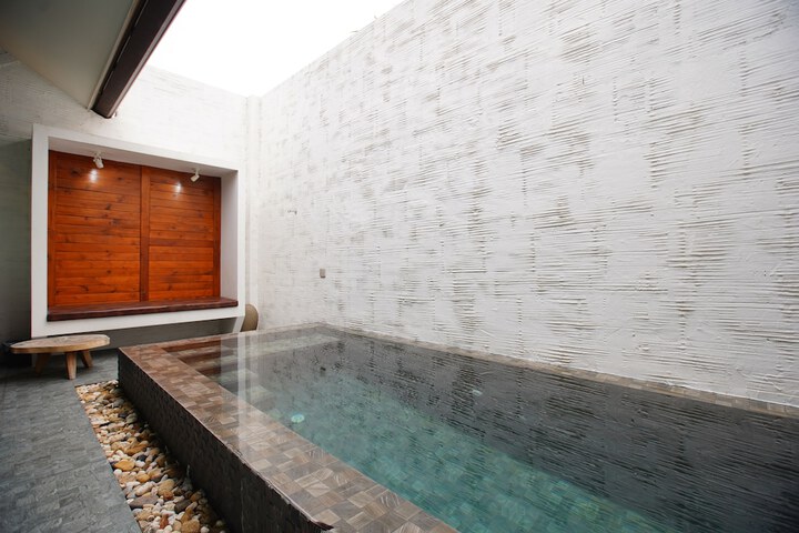 Pool 31 of 52